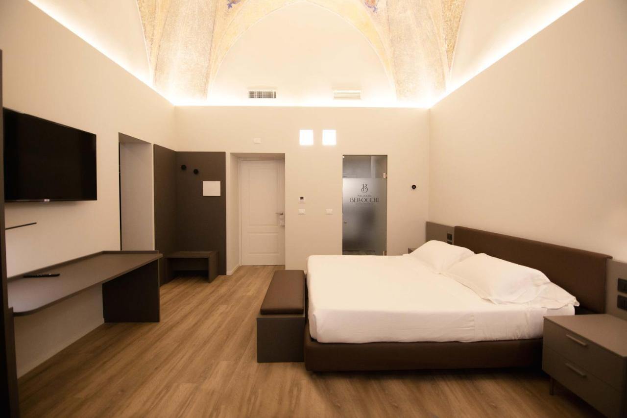 Palazzo Bellocchi - Suites & Apartments ブリンディジ エクステリア 写真