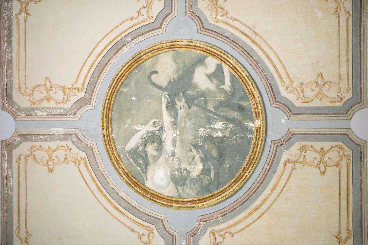 Palazzo Bellocchi - Suites & Apartments ブリンディジ エクステリア 写真